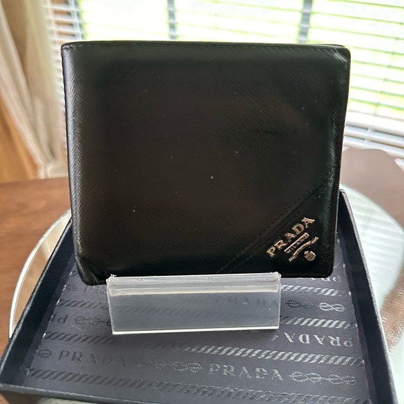 Men’s Prada Leather Bifold Wallet with Box - Picture 2 of 12
